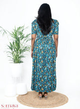 Load image into Gallery viewer, Luxury Maxi Green Light Weight Dress
