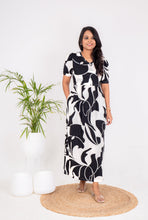 Load image into Gallery viewer, Maxi Black &amp; white Light Weight Dress
