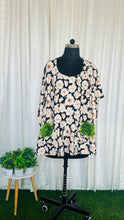 Load image into Gallery viewer, Flower Nursing Cover with pockets
