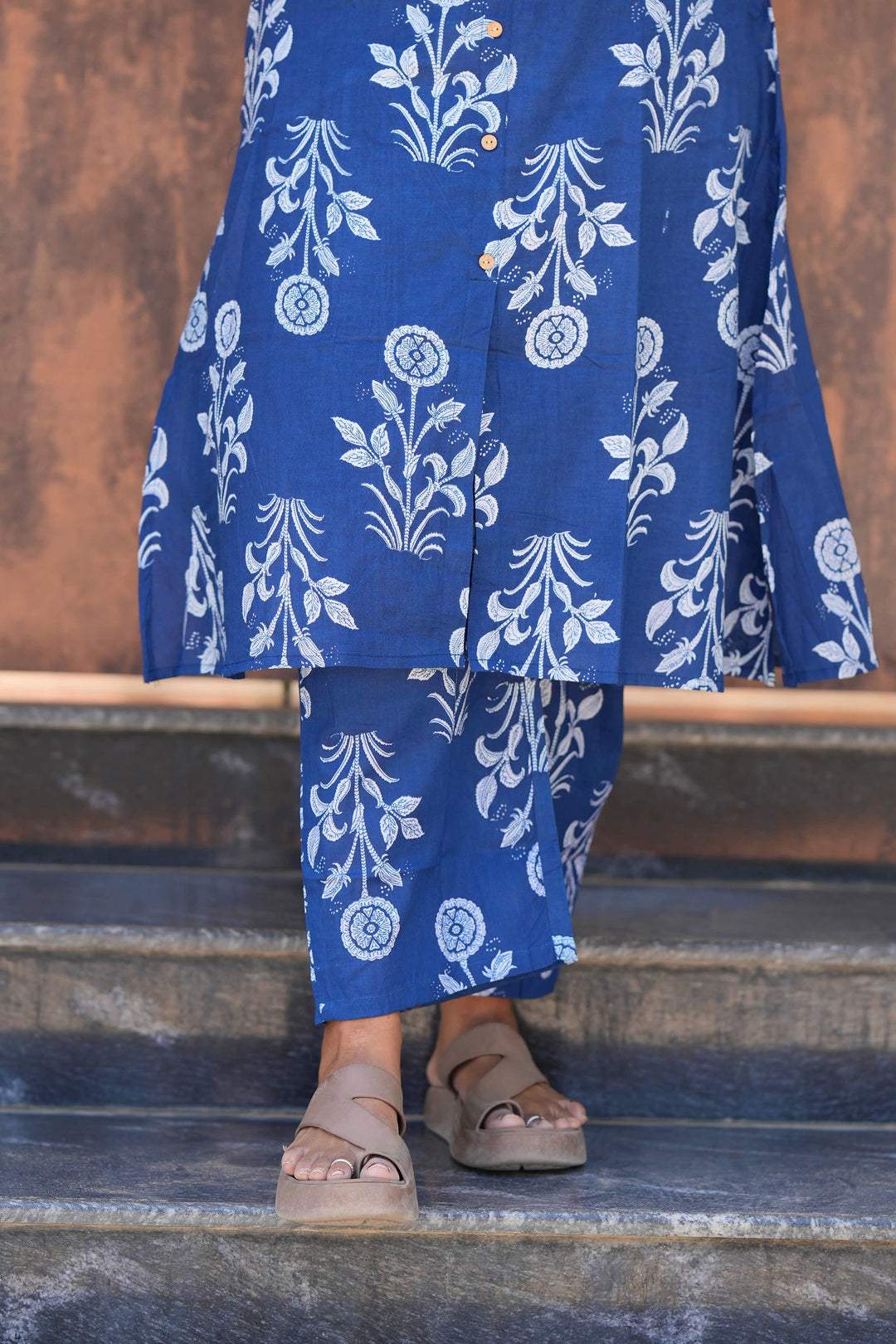 Blue flower cotton kurta set (button opening)