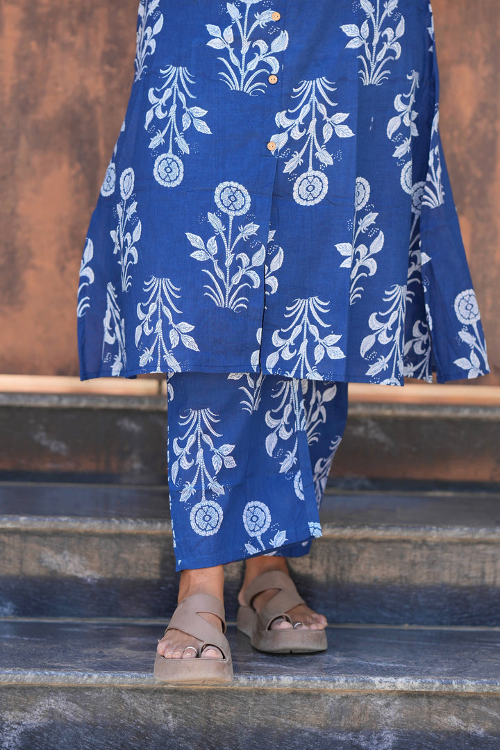 Blue flower cotton kurta set (button opening)