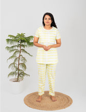 Load image into Gallery viewer, Green tie &amp; dye Feeding Pant set light weight
