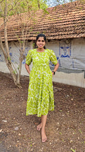 Load image into Gallery viewer, Preetha day to night dress without lining
