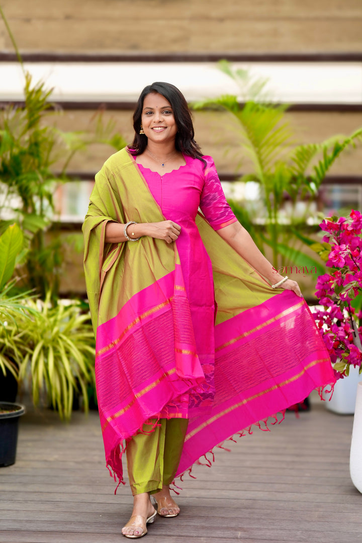 Shanthini -pink Pochampally Ikkat  3 piece  suit set with Dupatta