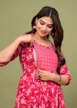 Load image into Gallery viewer, Sakshi Maternity Feeding  kurta
