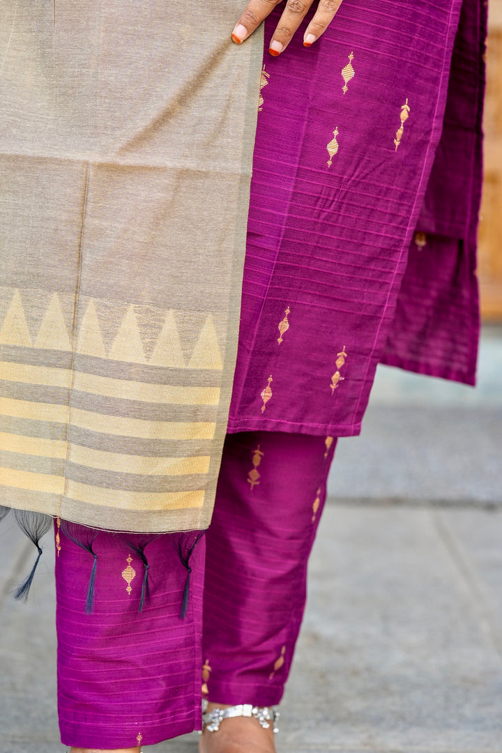 Janani 3 piece raw silk suit set