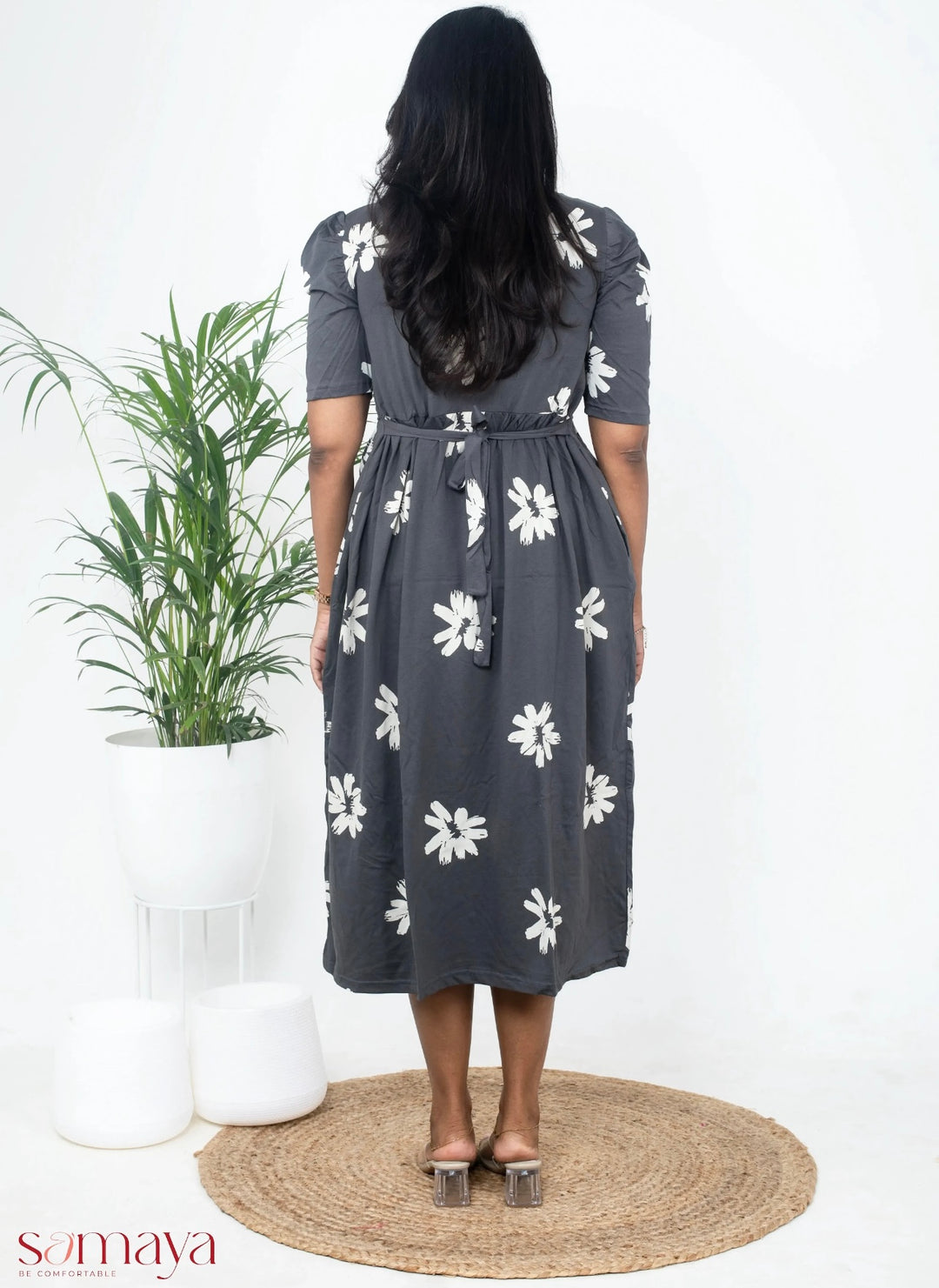 Midi Grey offwhite Flower Light Weight Dress( Minor embroidery variation )