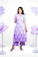 Load image into Gallery viewer, Lilac  cotton Kurta set (button opening)
