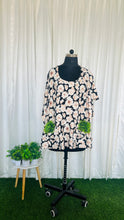 Load image into Gallery viewer, Flower Nursing Cover with pockets
