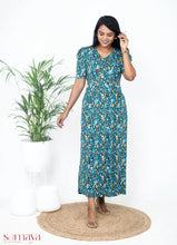 Load image into Gallery viewer, Luxury Maxi Green Light Weight Dress
