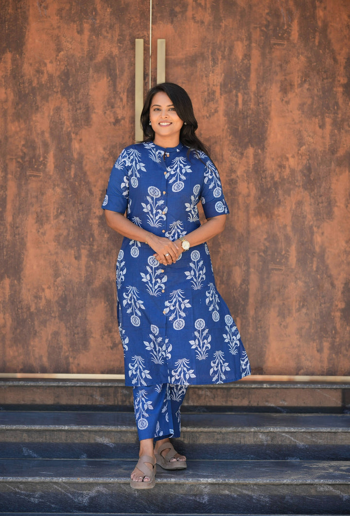 Blue flower cotton kurta set (button opening)