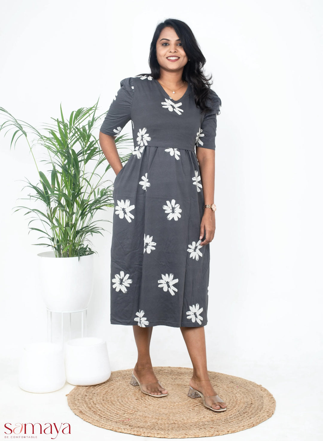 Midi Grey offwhite Flower Light Weight Dress( Minor embroidery variation )