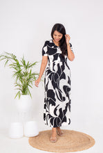 Load image into Gallery viewer, Maxi Black &amp; white Light Weight Dress
