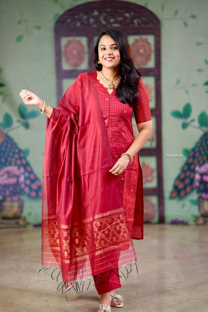 Thangam - red checked  raw silk Kurta Set of 3