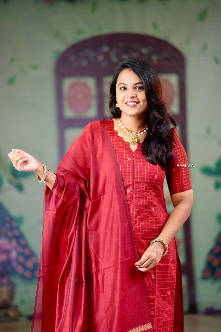 Thangam - red checked  raw silk Kurta Set of 3