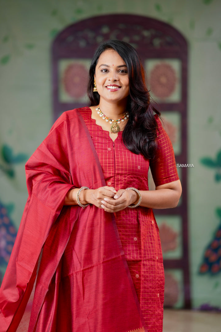 Thangam - red checked  raw silk Kurta Set of 3