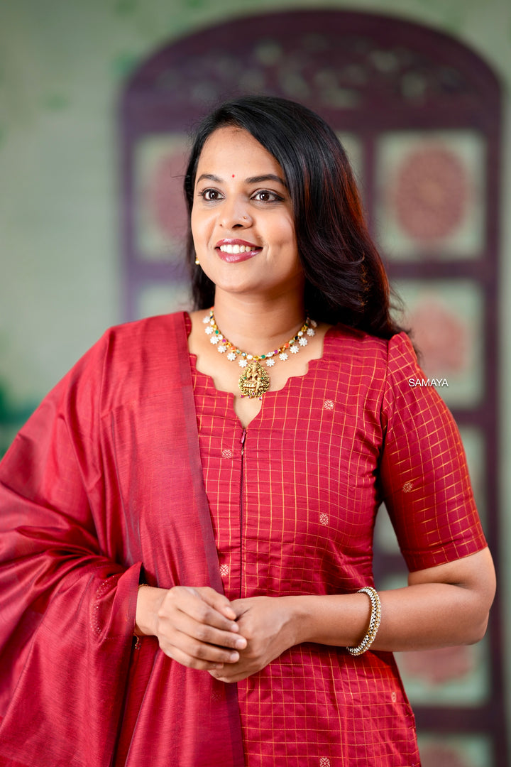 Thangam - red checked  raw silk Kurta Set of 3