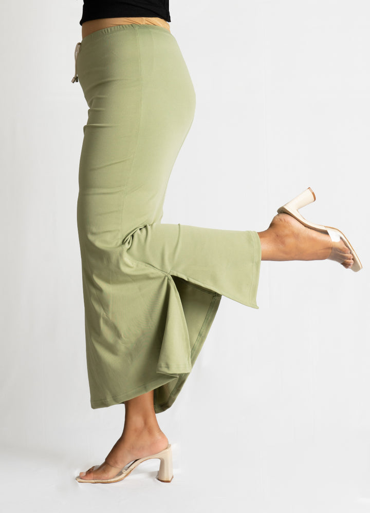 Pista Sareeshaper ( Small stain that doesn’t affect overall look or wear — priced lower and a great deal ! )